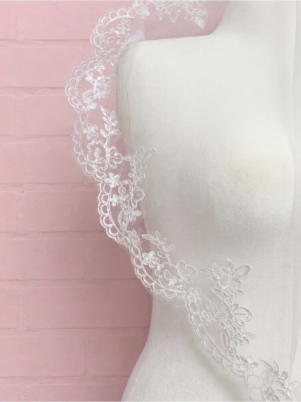 Elegant Ivory Single Tier Wedding Veil